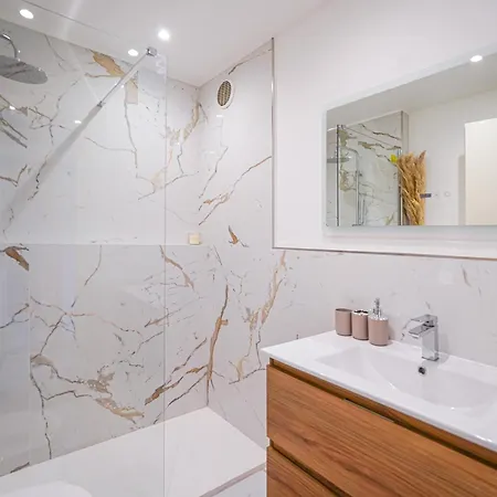 Magnifique Avec Terrasse A 2 Pas De Monaco * ボーソレイユ